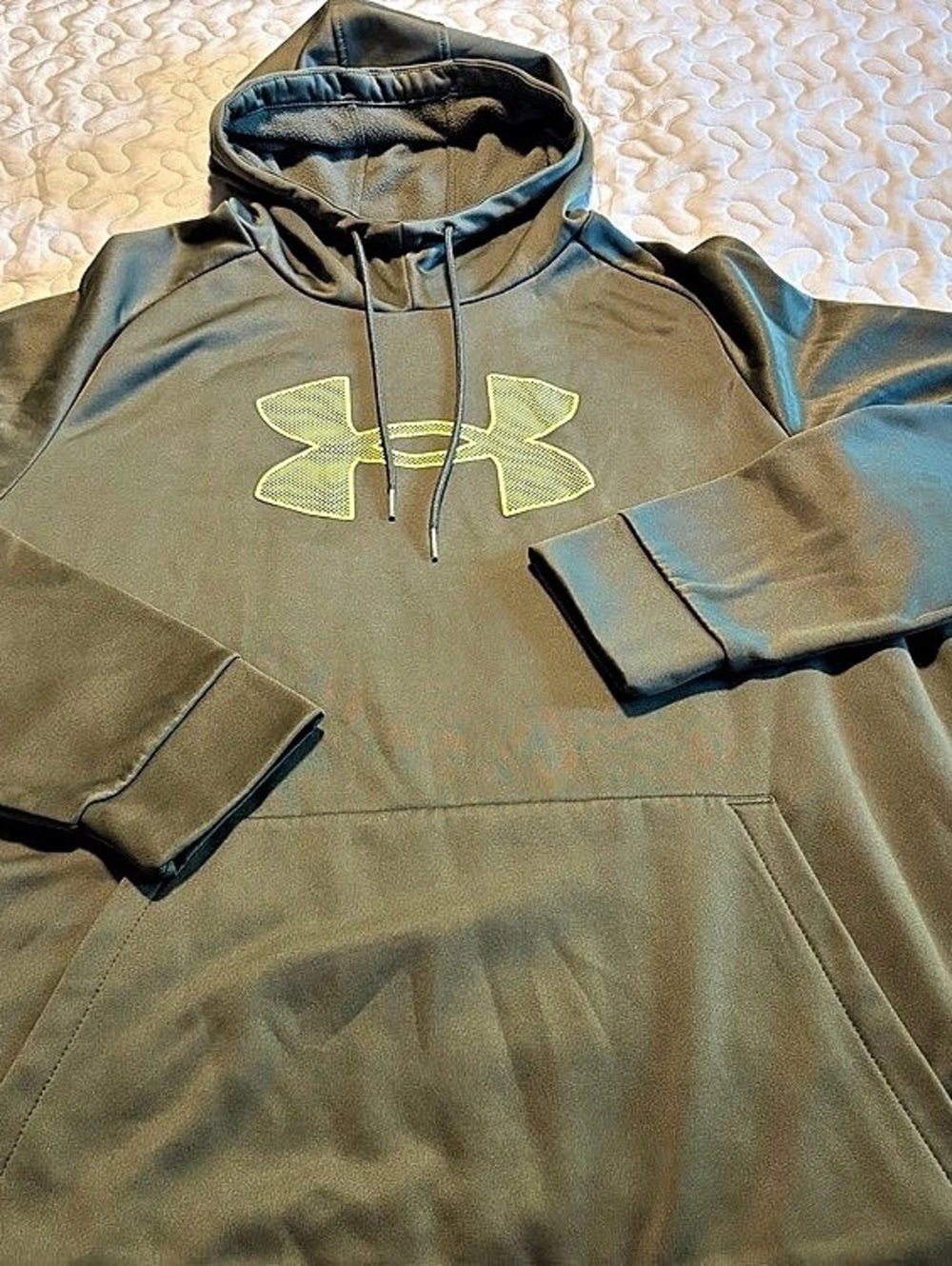 Under Armour XL/ Pullover Hoodie in Gray XL Like New